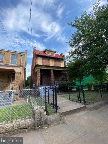 2405 Shannon Pl, Washington, DC 20020-5819