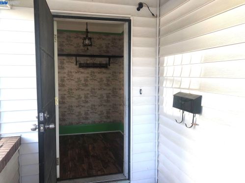 426 12th St, West Pittsburg, CA 94565-2604