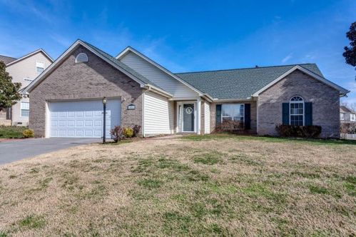 1066 Paxton Dr, Knoxville, TN 37918-9036