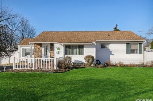 50 Miller Ave, Babylon, NY 11703-4004