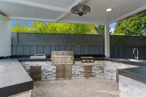 1068 Matthew Ct, Windsor CA  95492-8778 exterior