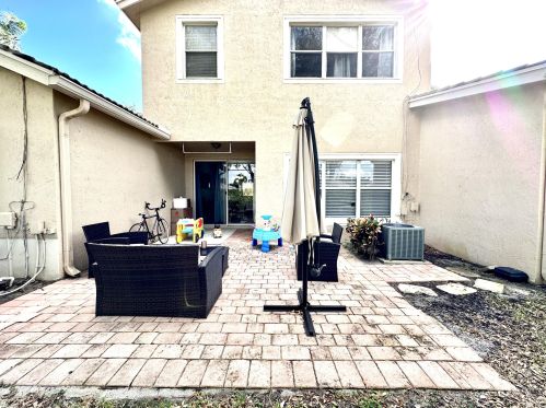 6432 Park Lk Cir, Boynton Beach FL  33437-3228 exterior