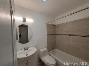 8 Sandburg Ct, Middletown NY  10941-1813 exterior