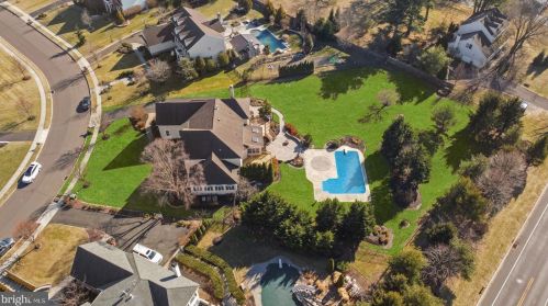 175 Edwards Dr, Southampton PA 18966-1174 exterior