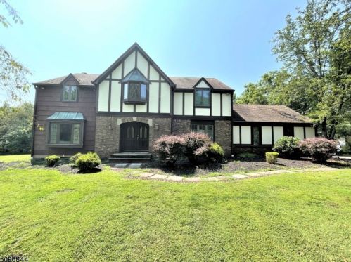 108 Honeyman Rd, White House Station, NJ 08889-3527