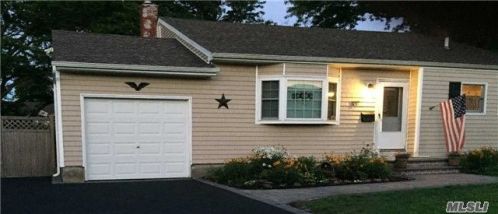 187 Bayview Ave, Bay Port, NY 11705-2156