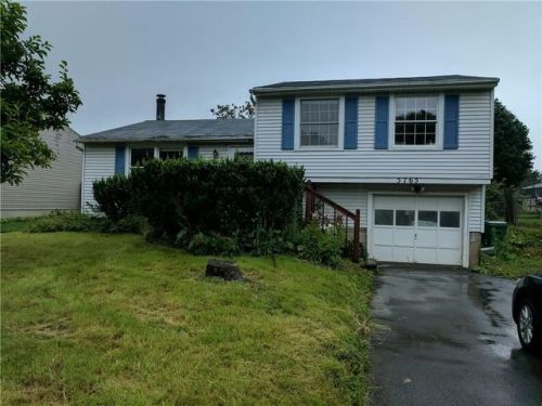 5765 Wishing Well Ln, Canandaigua, NY 14425-9365