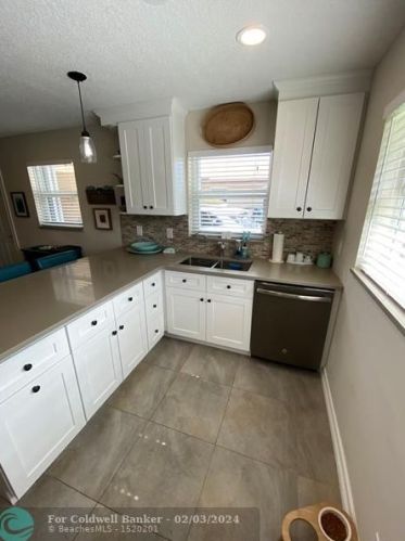 101 Mockingbird Ln, Delray Beach, FL 33445-1820
