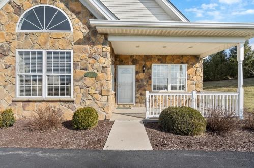 320 Saddlebrook Rd, Gibsonia, PA 15044-7809