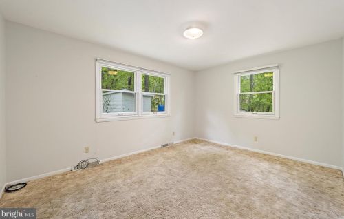 2206 Youngs Dr, Haymarket VA  20169-1534 exterior