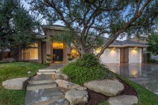 1570 Fox Glen Ave, Fresno, CA 93730-3497