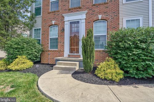 969 Powder Horn Dr, Hummelstown, PA 17036-7817