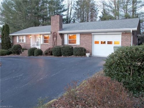 1010 Carousel Ln, Hendersonville, NC 28792-5843