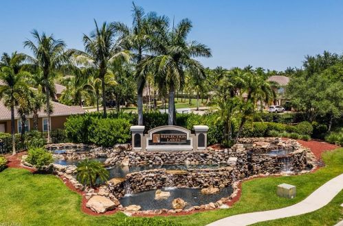 14318 Manchester Dr, Naples FL  34114-8626 exterior