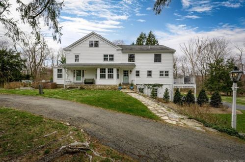 70 Erskine Rd, Stamford, CT 06903-1023