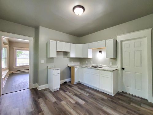 3284 15th St, Milwaukee, WI 53215-4632