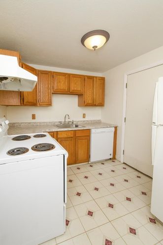 4 Brook Rd, Salem, NH 03079-3614