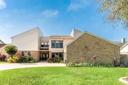 3013 Beluche Dr, Galveston TX  77551-1513 exterior