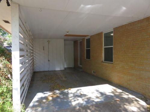 725 Bullock St, Denison TX  75020-6906 exterior