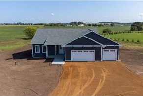 1038 Hidden Ln, New Johannesburg, WI 54017-9402