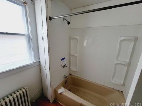249 Vauxhall St, United States Coast Guard Ac CT  06320-3840 exterior