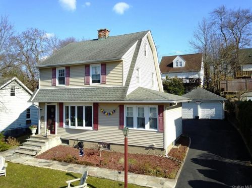 888 Sherman Ave, Thornwood, NY 10594-1417