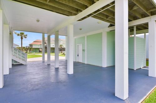 25314 Intrepid Ln, Galveston TX  77554-6612 exterior