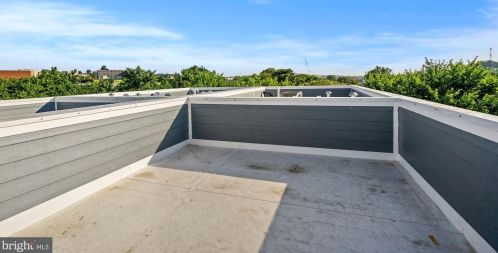 1111 Holbrook Ter, Washington DC 20002-2704 exterior