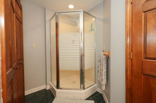 100 Mount Delight Rd, Deerfield NH  03037-1318 exterior