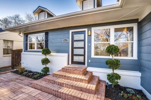 6831 Grand Ave, Dallas TX  75223-1105 exterior