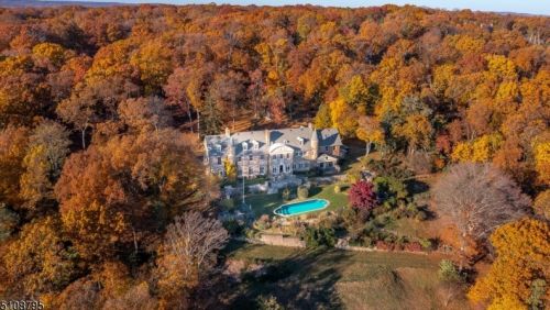 55 Boulderwood Dr, Bernardsville, NJ 07924-1401