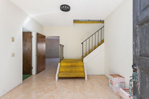 1140 Evergreen Ln, Vista, CA 92084-1015