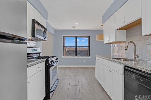 326 Sharon Gdn Ct, Woodbridge NJ  07095-4312 exterior