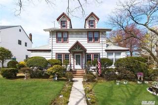 623 Grimm Pl, North Baldwin, NY 11510-3030