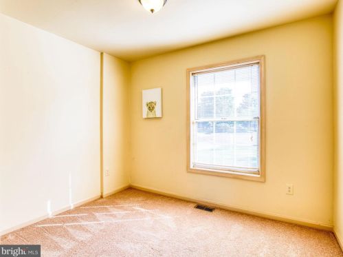 27 Cloverdale Pl, Charles Town WV  25414-4033 exterior