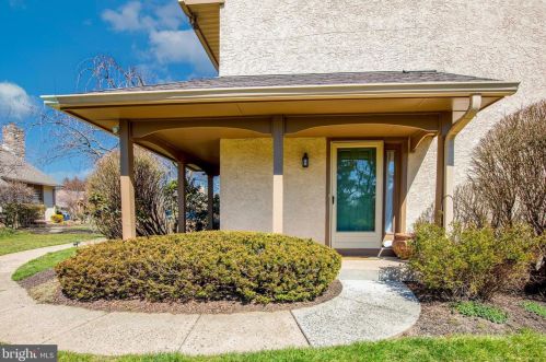 17 Highgate Ln, Blue Bell, PA 19422-2157