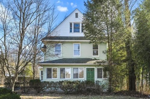 65 Viola Rd, Airmont, NY 10901-3208