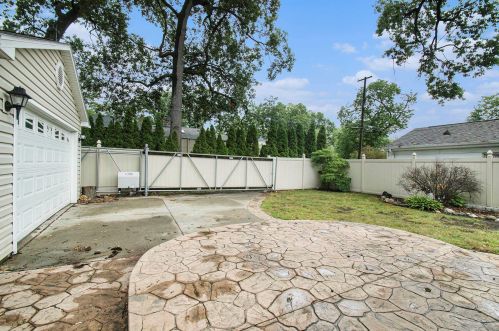 908 Grove St, Mishawaka IN  46545-6054 exterior