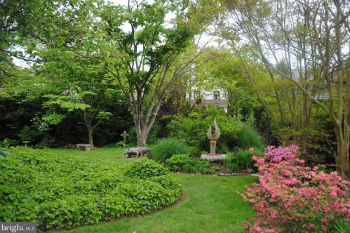 8201 Frst Hl Dr, Melrose Park PA  19027-1520 exterior