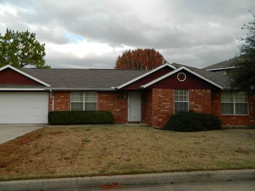 6850 Willow Springs Dr, Lawton, OK 73505-4252