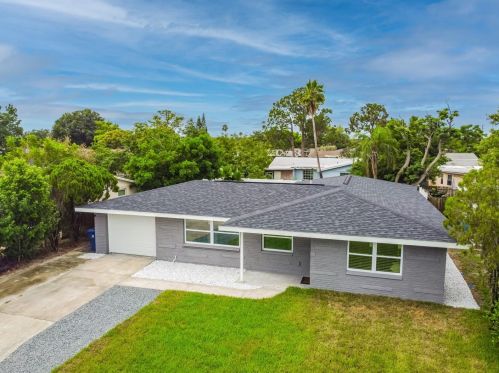 3248 Hoover Dr, Tarpon Springs, FL 34691-3329