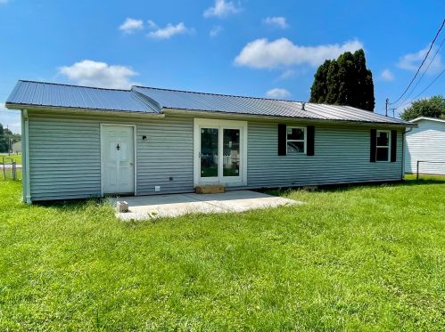 150 4th St, Frazeysburg OH  43822-9753 exterior