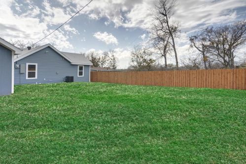 2403 Warwick Ave, Fort Worth TX  76106-7557 exterior