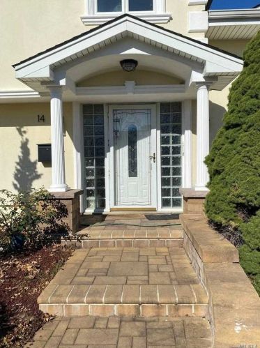 14 Chenango Dr, Muttontown, NY 11753-1504