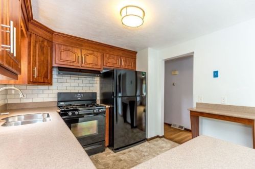 11 Colleen Cir, Billerica MA 01821-5846 exterior