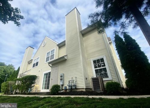 1101 Lakeside Dr, Palmyra, NJ 08065-2126