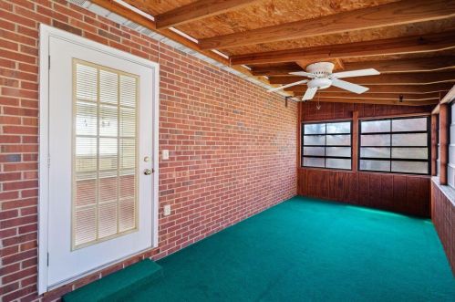 323 Swan Cir, Covington KY  41018-1937 exterior