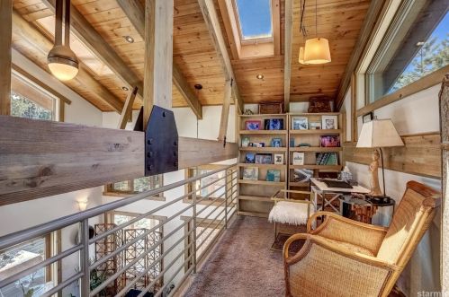 725 Stanford Ave, South Lake Tahoe CA  96150-2417 exterior