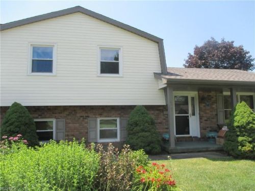 697 Sanderson Ave, Campbell, OH 44405-1426