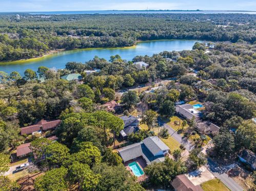 37 Walnut Ave, Shalimar FL  32579-1121 exterior